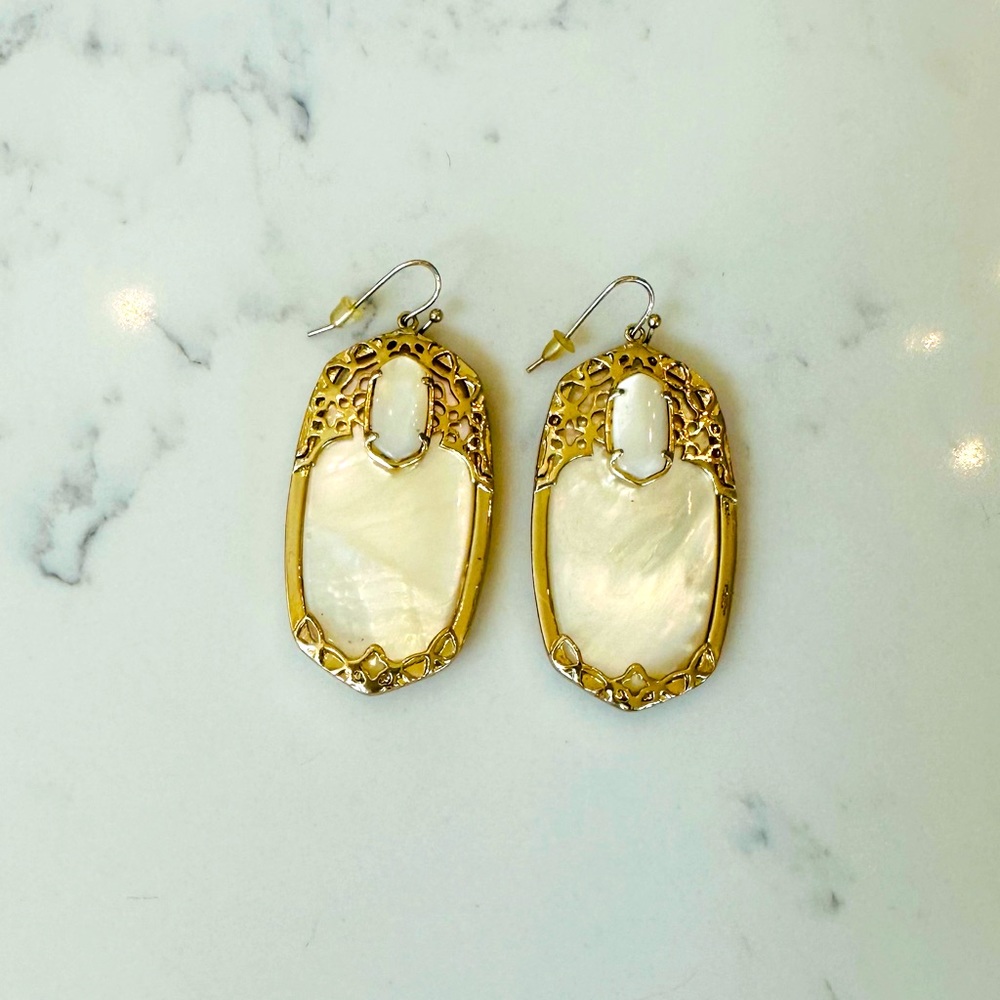 Kendra Scott Earring Rare Ivory Mother of Pearl